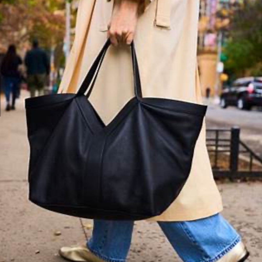Y Black Tote Bag Black leather